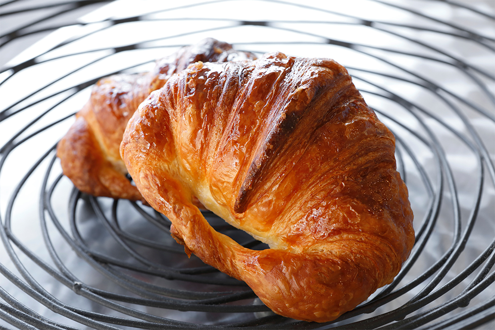 給食でこんなクロワッサンが出てくるなんて・・・。