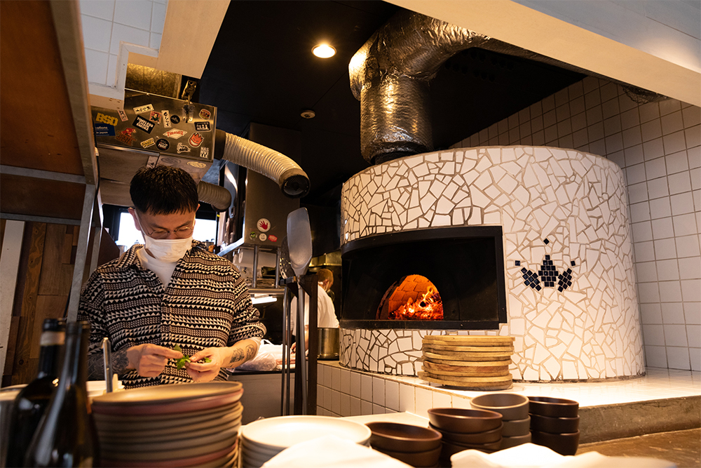 店は一度改装しているが、窯は10年間変わらずに使い続けている。
