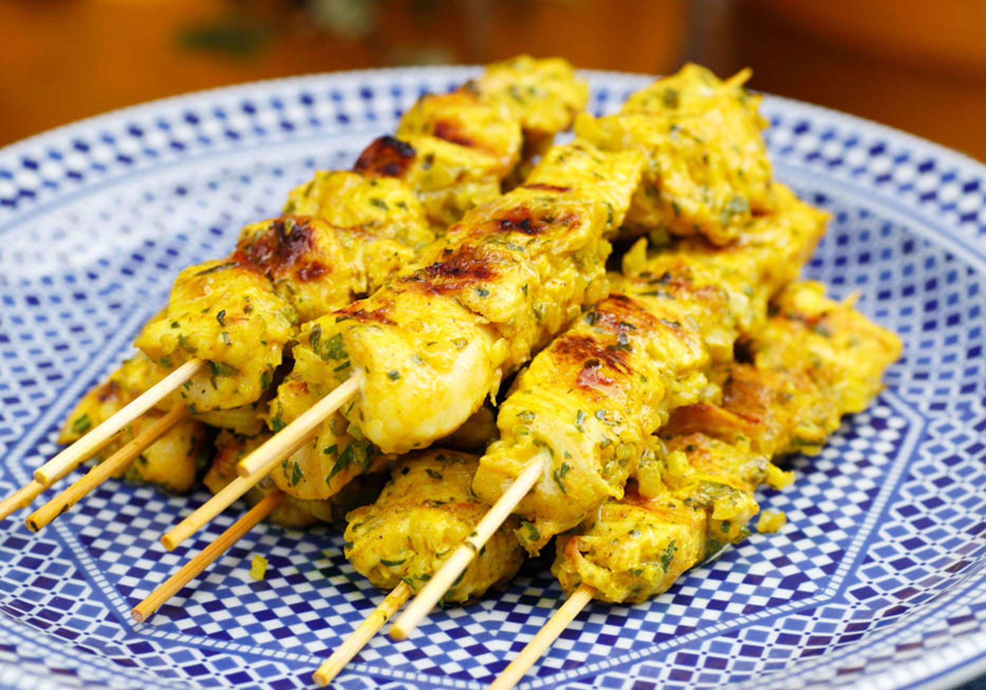 マリネで肉をしっとりやわらかく モロッコの串焼き「鶏胸肉のブロシェット」 アウトドアレシピ05