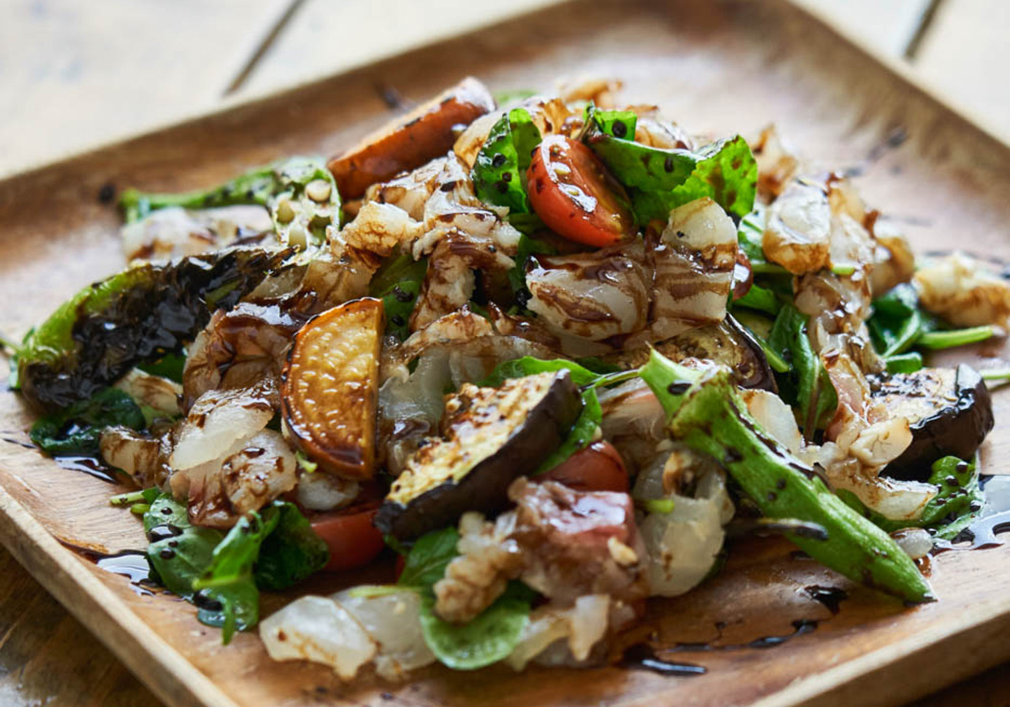 道具を使わず、直に燻製 「真鯛の瞬間燻製カルパッチョ 野菜の炭火焼サラダ」 アウトドアレシピ08