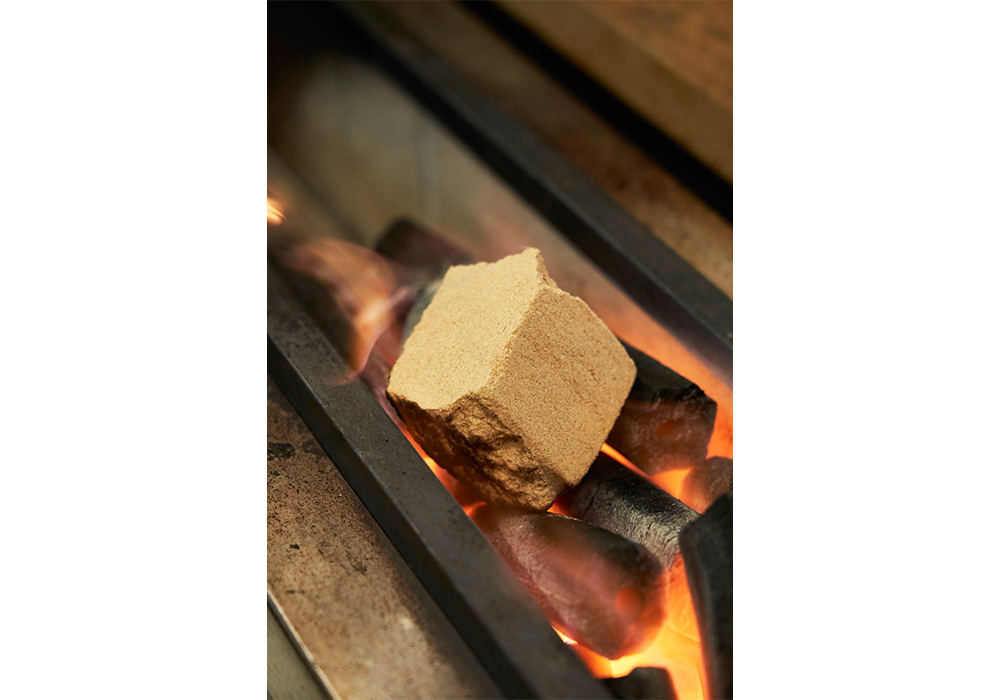 ＜シェフの道具＞ 炭火＋スモークウッド