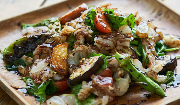 「真鯛の瞬間燻製カルパッチョ 野菜の炭火焼サラダ」