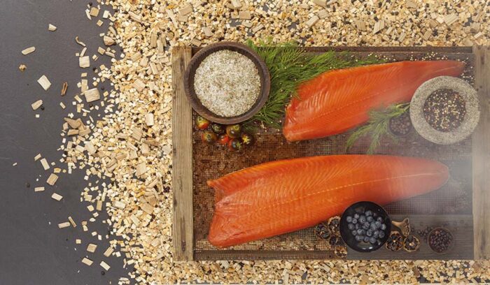 生ハムの名産地に現れた味覚の女王、スモークトラウト