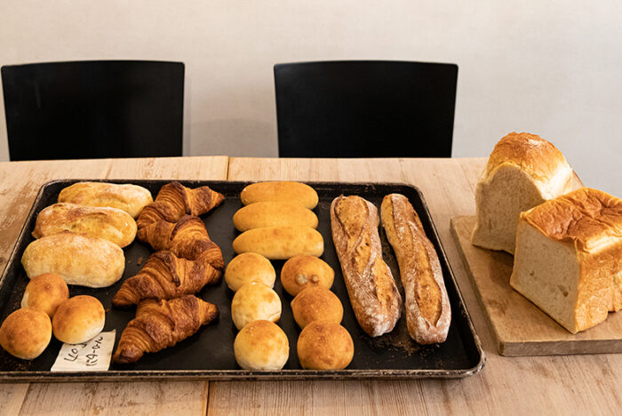 街のパン職人が焼く“顔の見える給食パン”