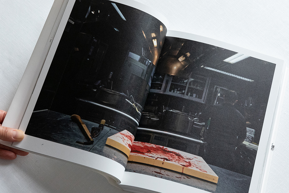 「写真を撮っていて、料理とは残酷な行為であると再認識し、それを料理人として伝えるべき責任があると思った。責任を感じていっそう撮ることに夢中になった」