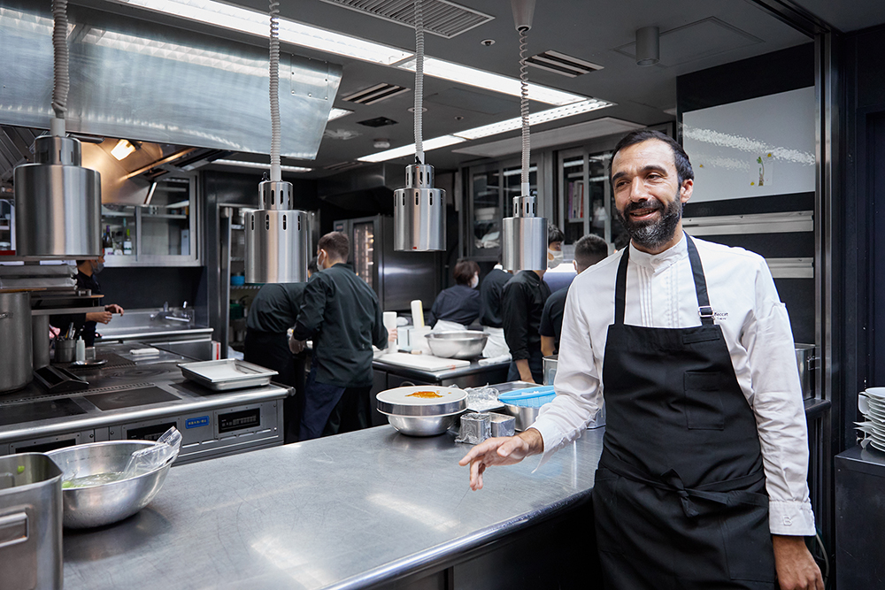 日本の食材や技法に関して、日本人はどのように使ってきたのか、どんな背景や歴史があるのか、徹底して調べた上でなければ取り入れない。