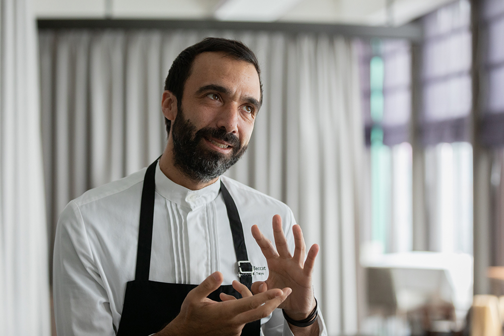 日本のフランス料理の成熟に伴い、フランス人シェフの役割は変化した。世界のガストロノミーにおけるフランス料理の位置付けも変わった。リオネルさんと日本人のフランス料理人はいまや同じ地平に立っていると言っていい。