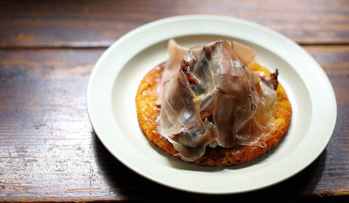 卵を焼くように揚げ焼き「ヒヨコ豆のガレット」 