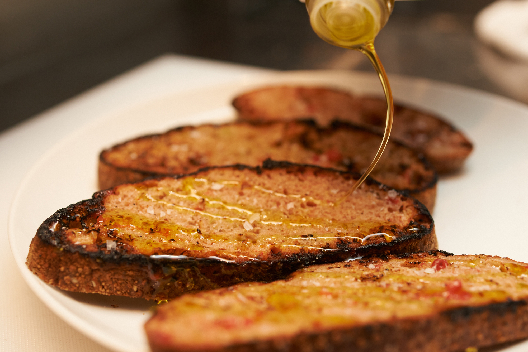 トマトは直接、パンにこすりつける「パン・コン ・トマテ」 プラントベースの始め方15