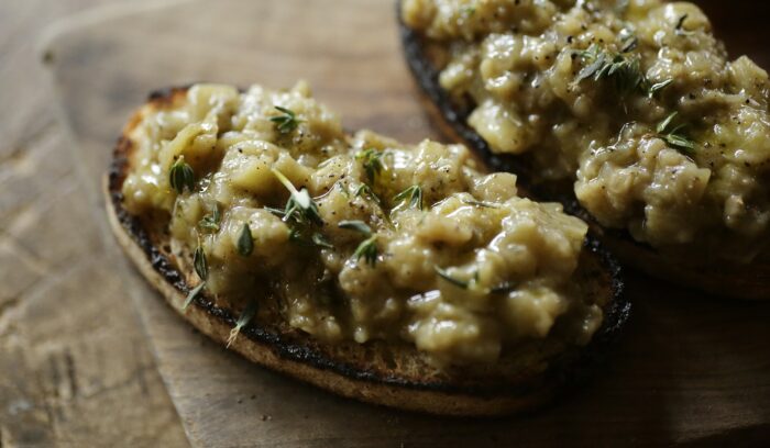 タマネギを調味料的に使う「ペスト・ディ・メランザーネ （ナスのペースト）」