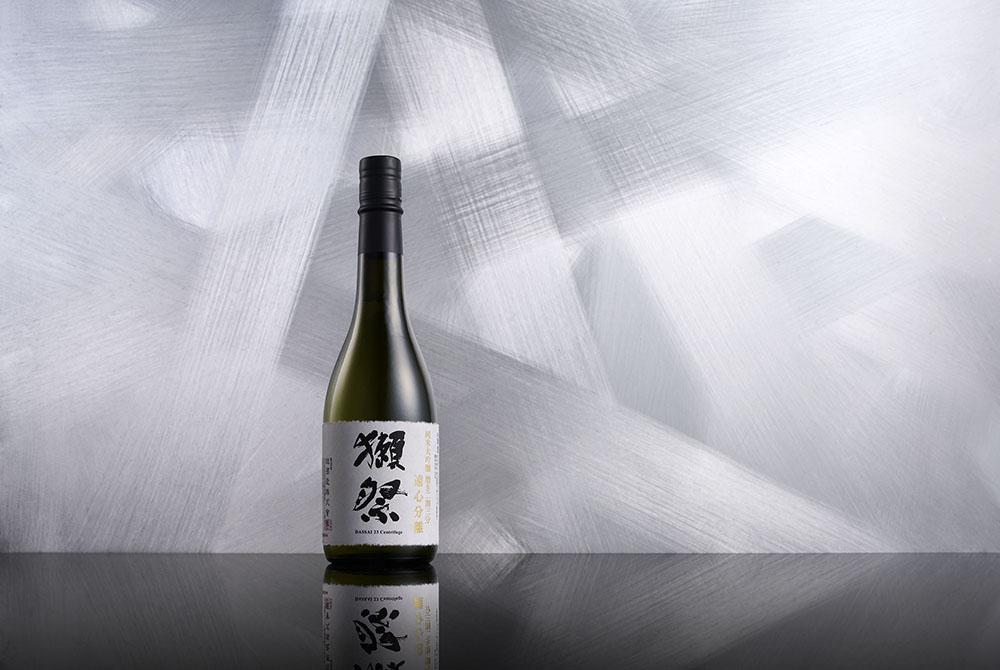 進化した「獺祭 純米大吟醸 磨き二割三分 遠心分離」が発売に。