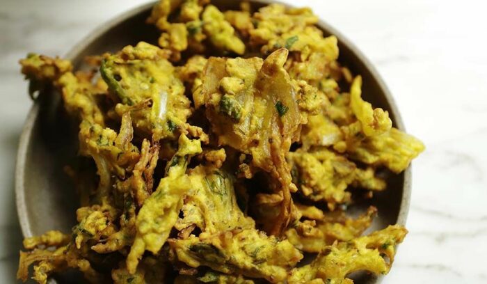 スパイス弾ける インドのタマネギの天ぷら「オニオン・パコラ」