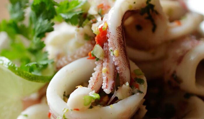 パクチーの“根”が味の決め手！タイ料理「やりいかのレモンガーリックソース煮」