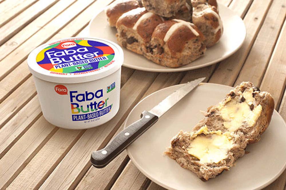 ヒヨコ豆の茹で汁アクアファバとココナッツを原料とするヴィーガン対応のバター「ファババター」。「タルティーン・ベーカリー」「ママン」といった人気ベーカリーも利用している。