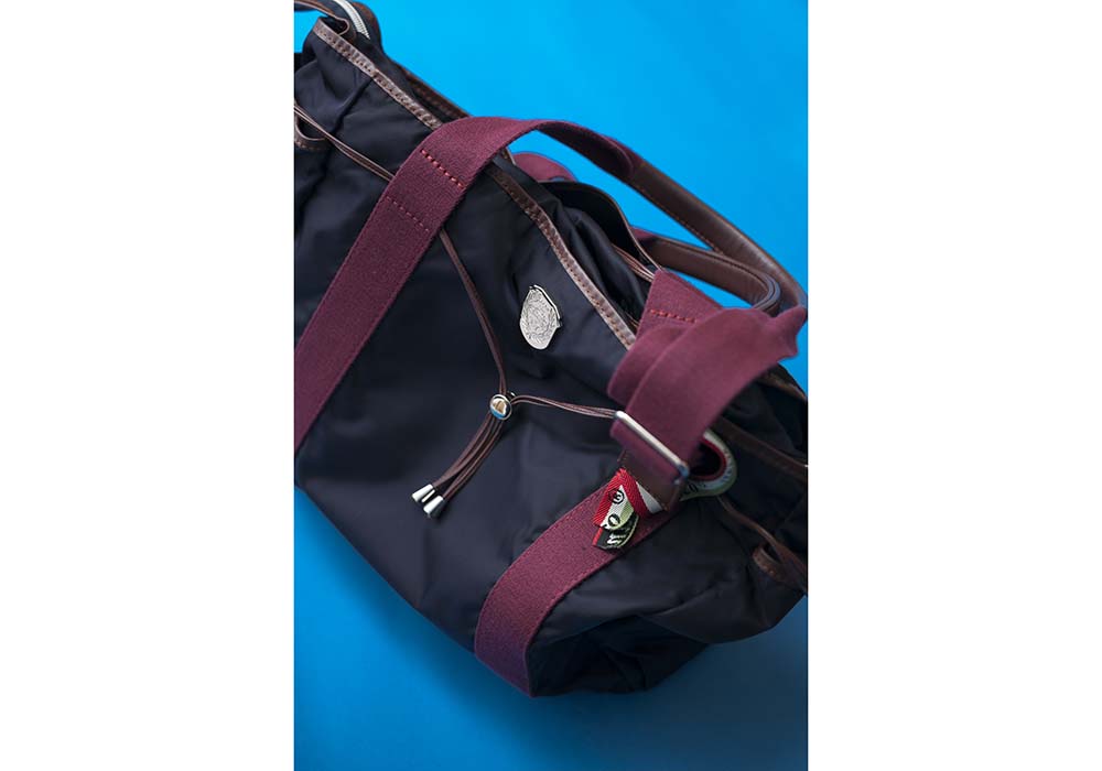 ジャージでもスーツでも使え、パソコンや資料など大容量を収納できるバッグ。