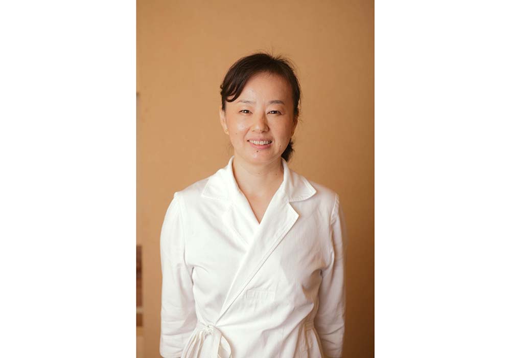 鍋料理専門店「御料理 山さき」店主。神奈川県出身。会社員から料理業界へ転向し、老舗江戸料理店で８年修業後、2002年に現店を開店。「ねぎま鍋」をはじめ、季節に応じた鍋と江戸料理が楽しめる。自家製ぽん酢は「ふぐちり」などに添えられる。