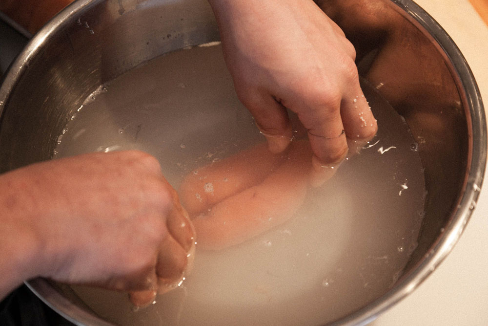 塩水に漬けたタラの腹子