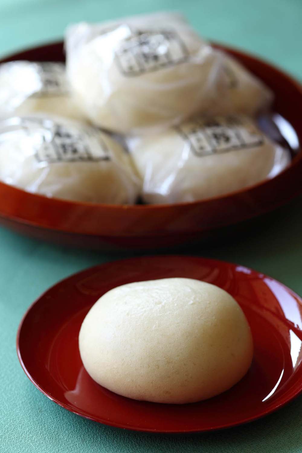 本造り酒饅頭130円（税込み）は、１日300～400個販売。お彼岸の時期は1000個以上売れる。当日食べるのが理想だが、翌日は蒸す、焼く、揚げるなどしても良い。冷凍も可。