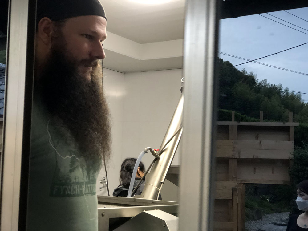 ドイツの星付きレストランで働く若者、アンドレアスさん。日本のオリーブ農業を学びたいと研修に来日。