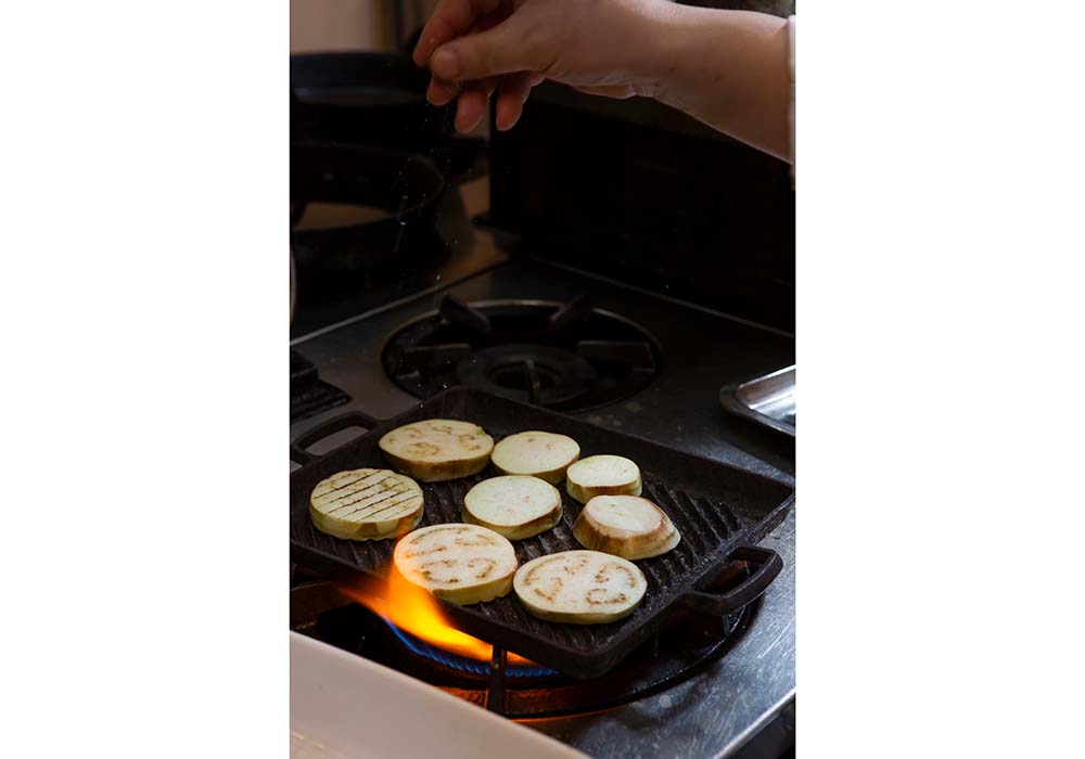 ［３］焼きながら塩を振る