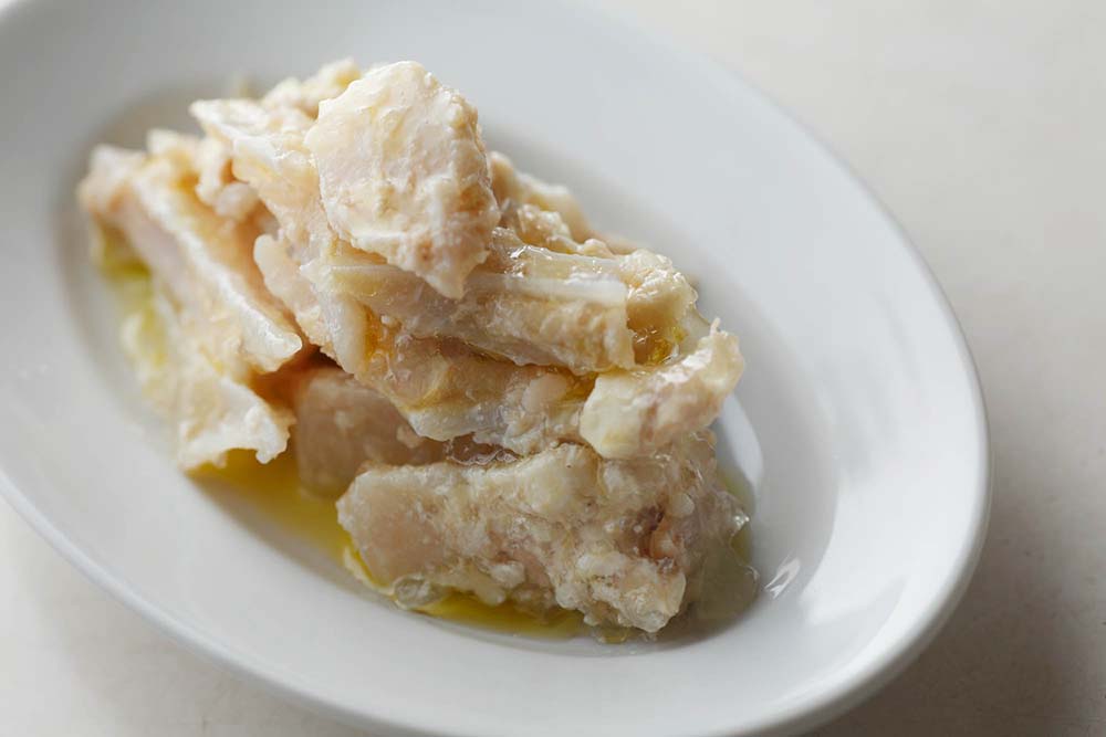 ヤゲン軟骨をイタリアン仕立てに。「鶏軟骨のアーリオ・オーリオ」