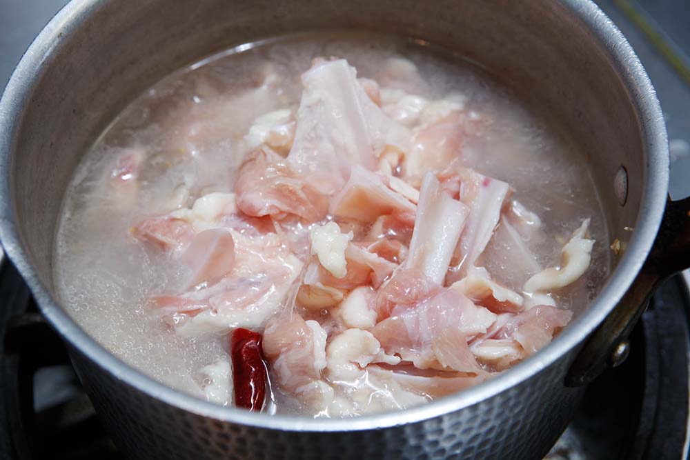 ヤゲン軟骨を煮る