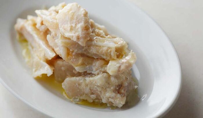 ヤゲン軟骨をイタリアン仕立てに。「鶏軟骨のアーリオ・オーリオ」