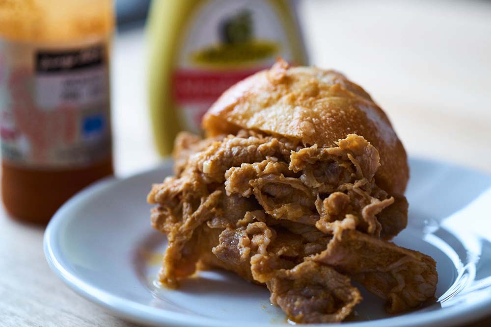 ポルトガルの煮込み肉サンド「ビファーナ」