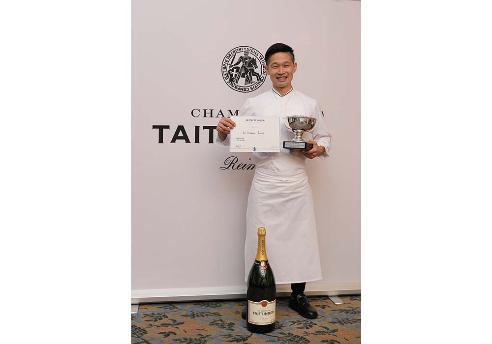 審査結果発表で３位、２位の名前が呼ばれると、ようやく掴んだ優勝に思わず涙を浮かべた「東京會舘」神戸宏文さん。「優勝には、それを支えてくれた多くの人がいることを伝えたい」