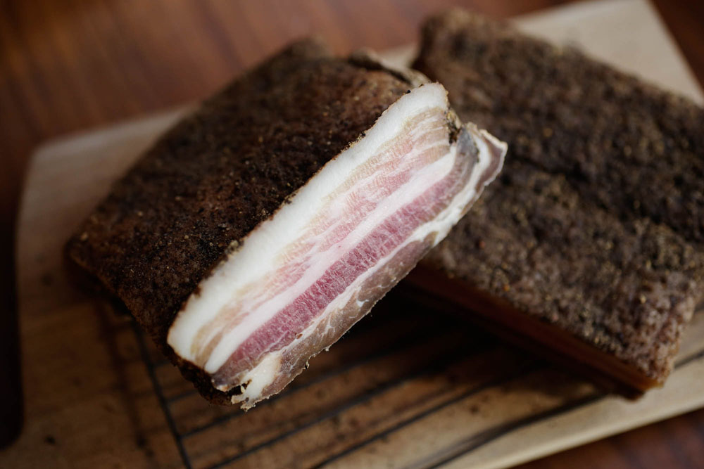 【DIYレシピ】本場カルボナーラの必需品「パンチェッタ」を自家製