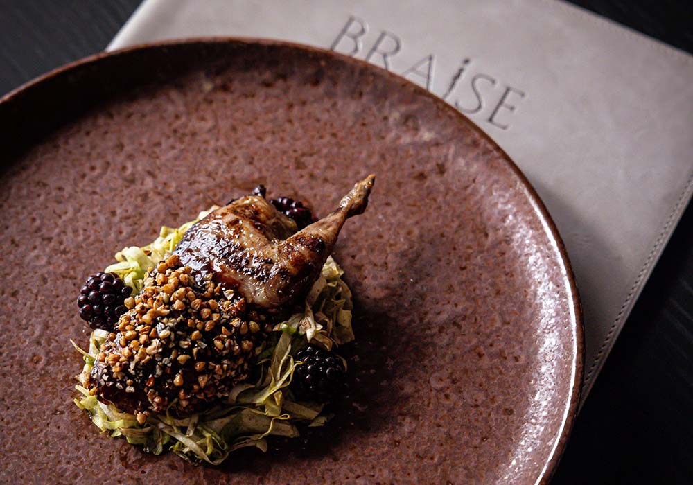 前菜からデザートまで“焼き”に特化したレストランが話題のパリ