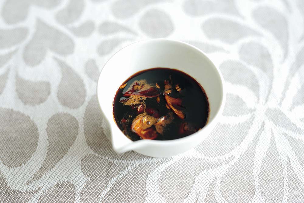 体を温めて気と血のめぐりを促す「自家製 醤（ジャン）」