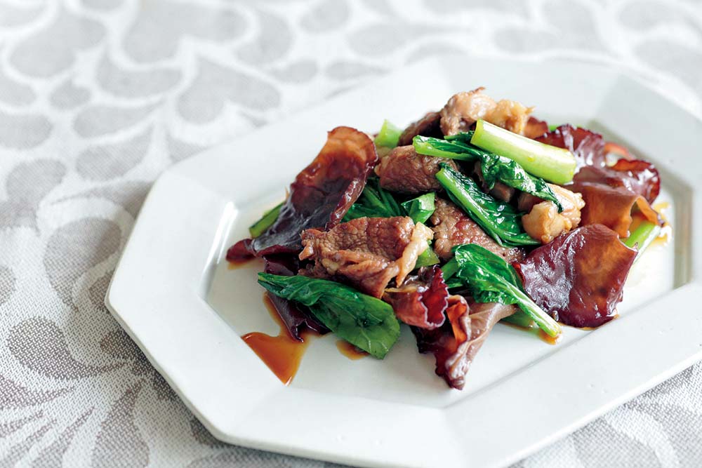 体を温め、血のめぐりを良くする「ラム、小松菜、黒キクラゲの炒めもの」