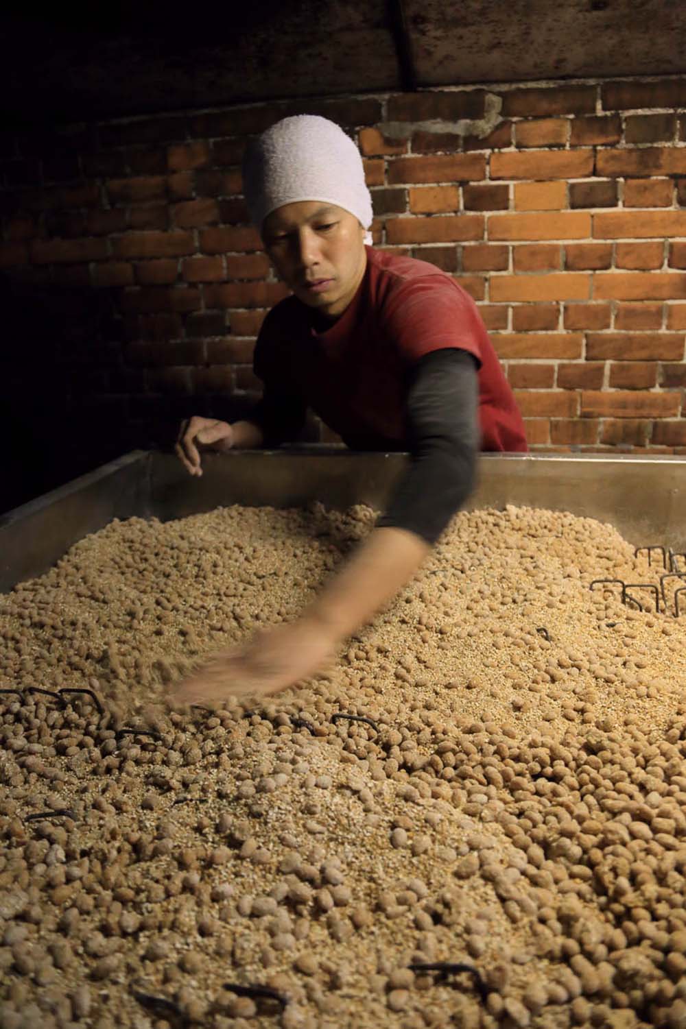 【ようこそ発酵蔵へ】古い道具と手仕事が生む味　静岡・栄醤油醸造