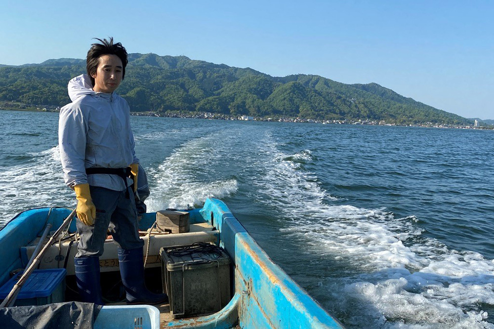 26歳の一人漁師が、京都・阿蘇海でハマグリの資源管理に挑む。