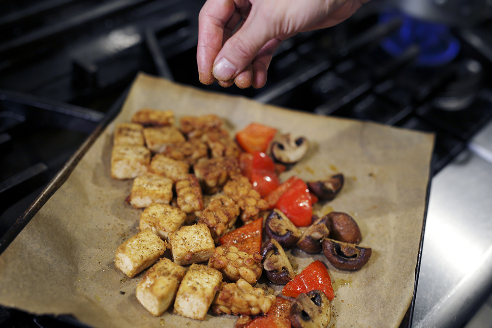 BBQスパイスミックスを振りかける。