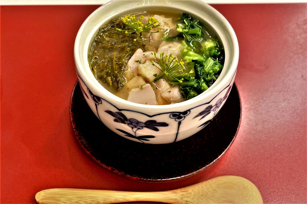 食材一つひとつの香りや食感、味の主張があり、それでいて全体として優しく、温かく包み込まれていて、［縁］や［つながり］が感じられた驚きの茶碗蒸し。