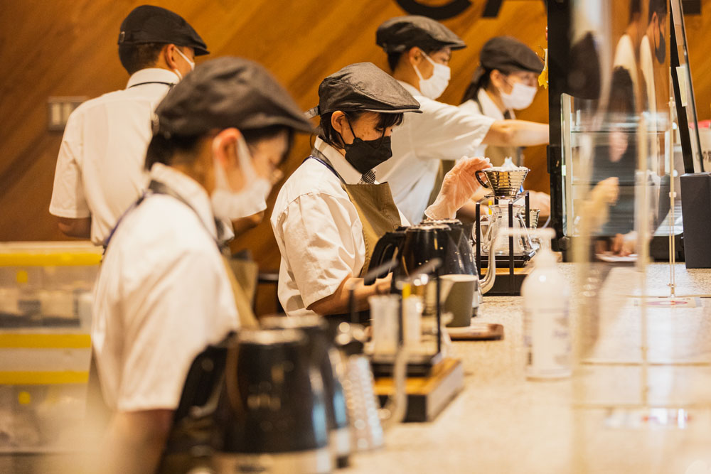 ６人のスタッフ