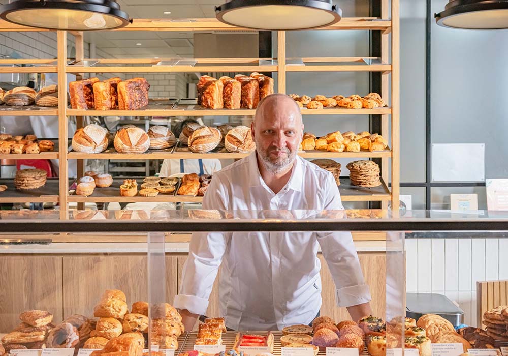 （写真）サイモン・ローガンは、香港のモダン・ブリティッシュ「ローガニック（ROGANIC）」とイギリス湖水地方の三ツ星レストラン「ランクリム（L'enclume）」を営む。