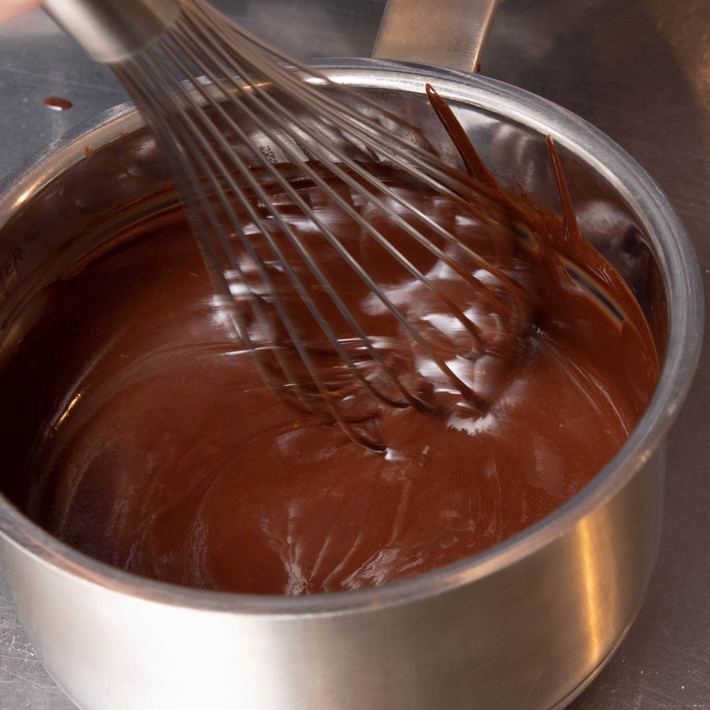 チョコレートを溶かす