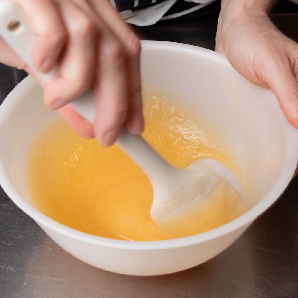 砂糖をよく溶かす