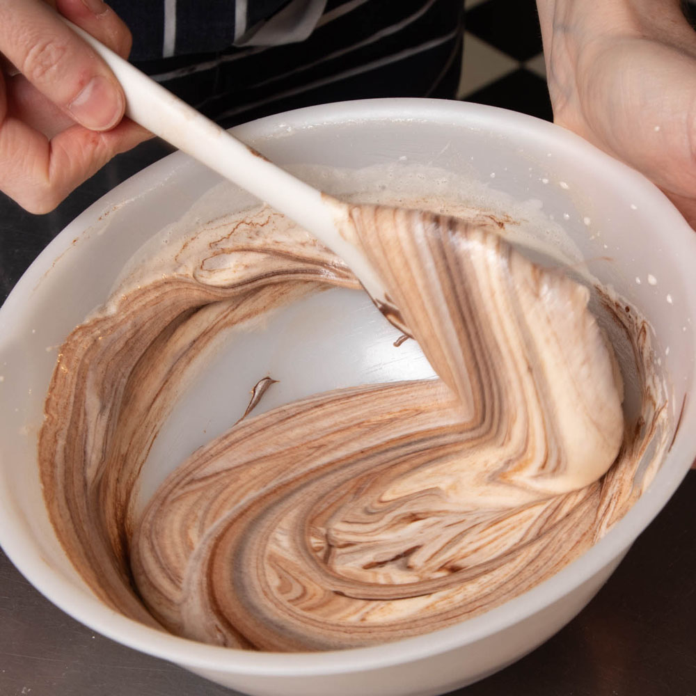 チョコレートを混ぜ込む