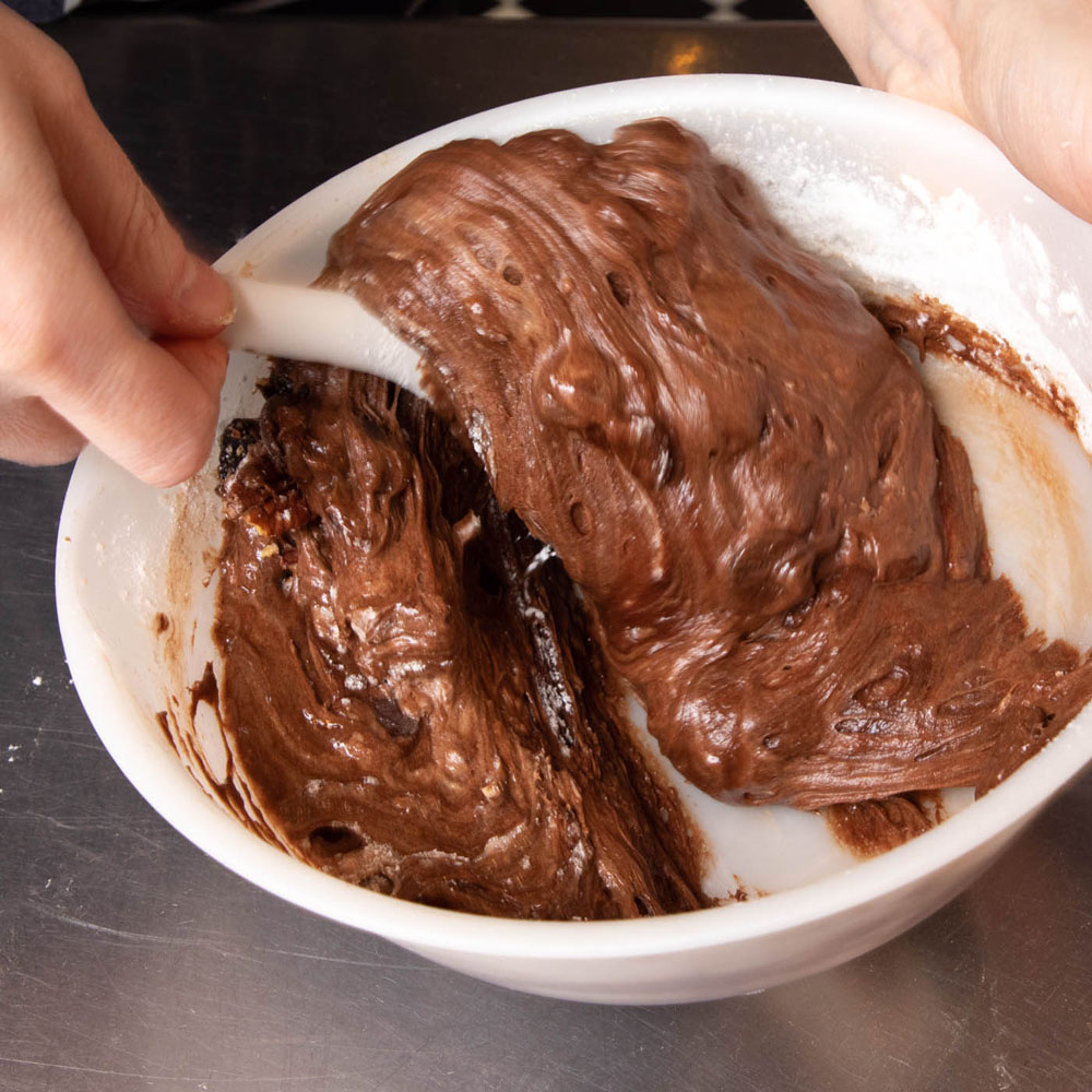 プルーンとピーカンナッツを加える