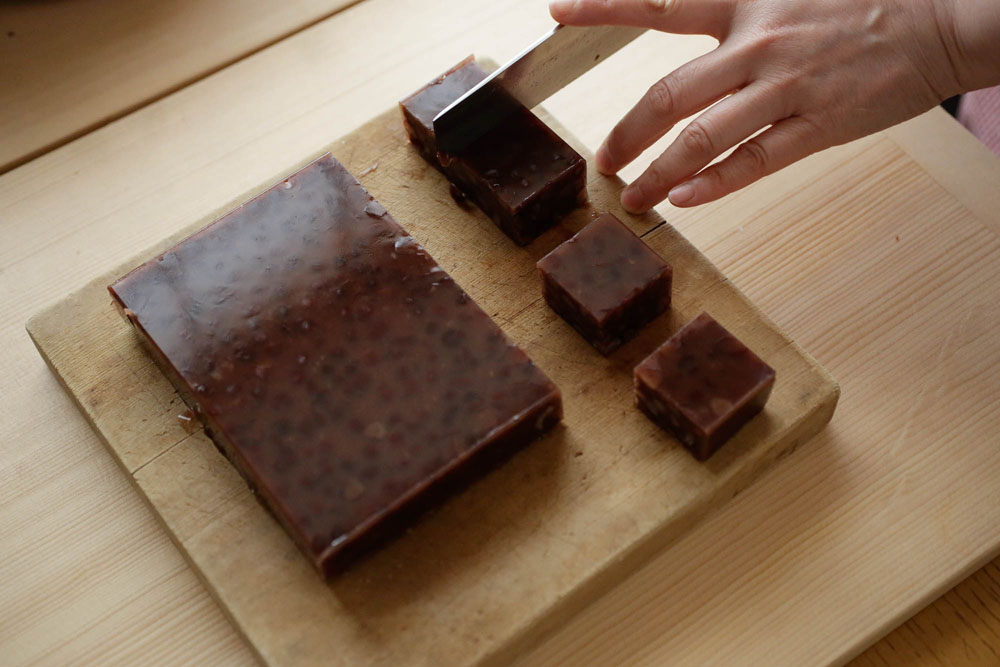 完全に固まったら、好みの大きさにカットする。