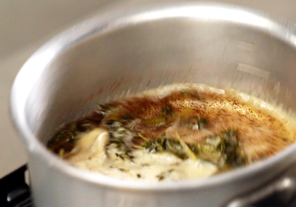 ハーブバターオムレツ