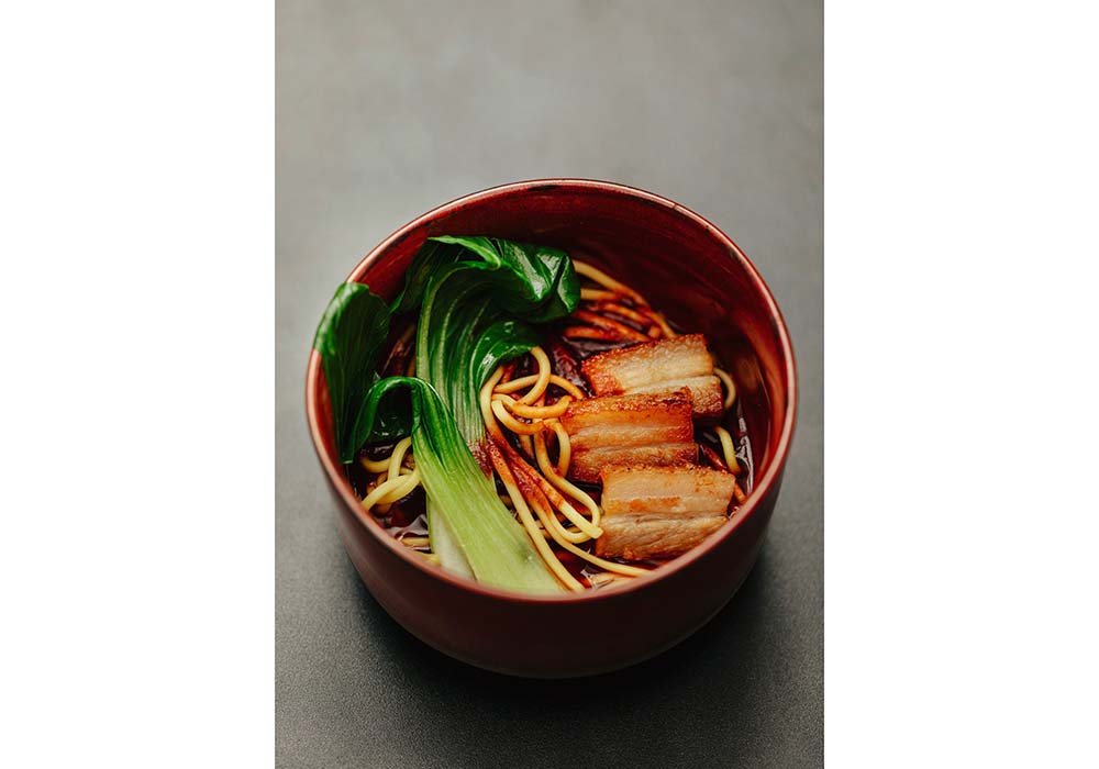 エネコ・アチャが手掛ける、バスク情緒漂うフュージョンラーメン