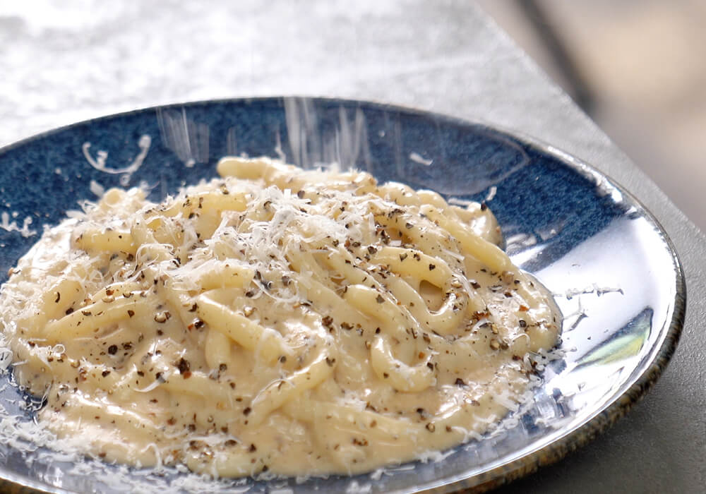 ２段階ソースで作る、濃厚な味と滑らかテクスチャー「ピチ・カチョエペペ」