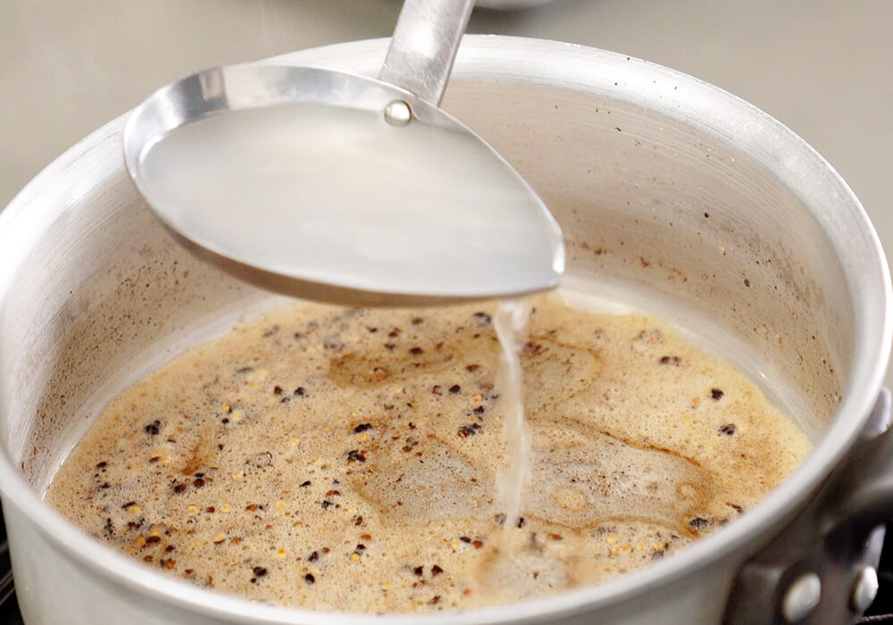 茹で汁を加える