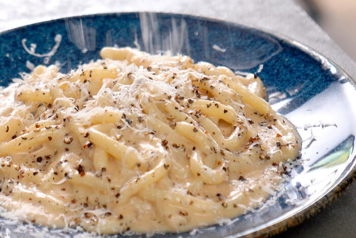 【動画で極める・プロのコツ】２段階ソースで作る、濃厚な味と滑らかテクスチャー「ピチ・カチョエペペ」