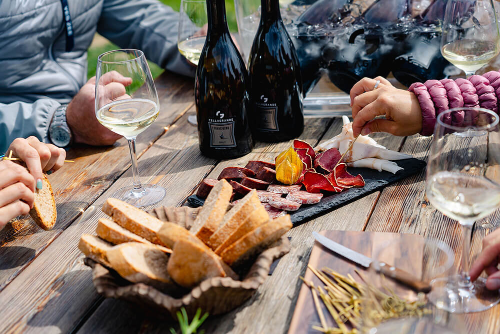 ワインと食事の手元